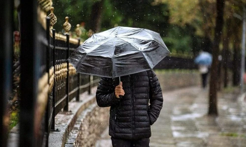 Καιρός αύριο: Κρύο με βροχές και καταιγίδες τη Δευτέρα